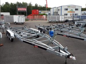 Remolque portabarcos triple eje YACHT 3500, con PTAC de 2500 a 3500 kg