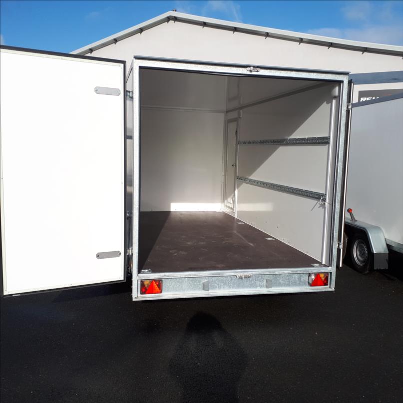 Remolque furgón de paneles sándwich, PTAC 2 000–2 700 kg - Imagen 3