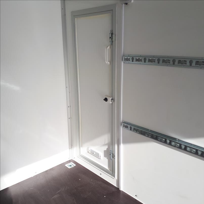 Remolque furgón de paneles sándwich, PTAC 2 000–2 700 kg - Imagen 4