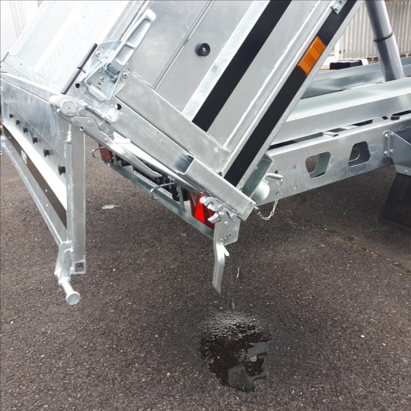 Volquete triángulo Kipper 400/3C, 4 m × 1,97 m, doble eje, PTAC de 2 200 a 3 500 kg. - Imagen 2