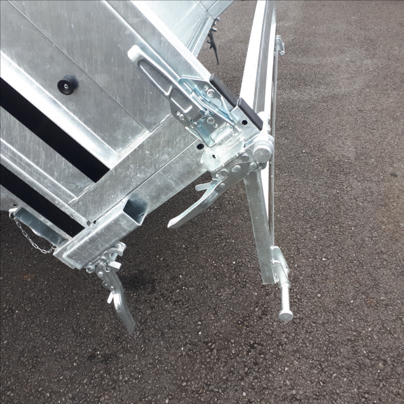 Volquete triángulo Kipper 400/3C, 4 m × 1,97 m, doble eje, PTAC de 2 200 a 3 500 kg. - Imagen 4