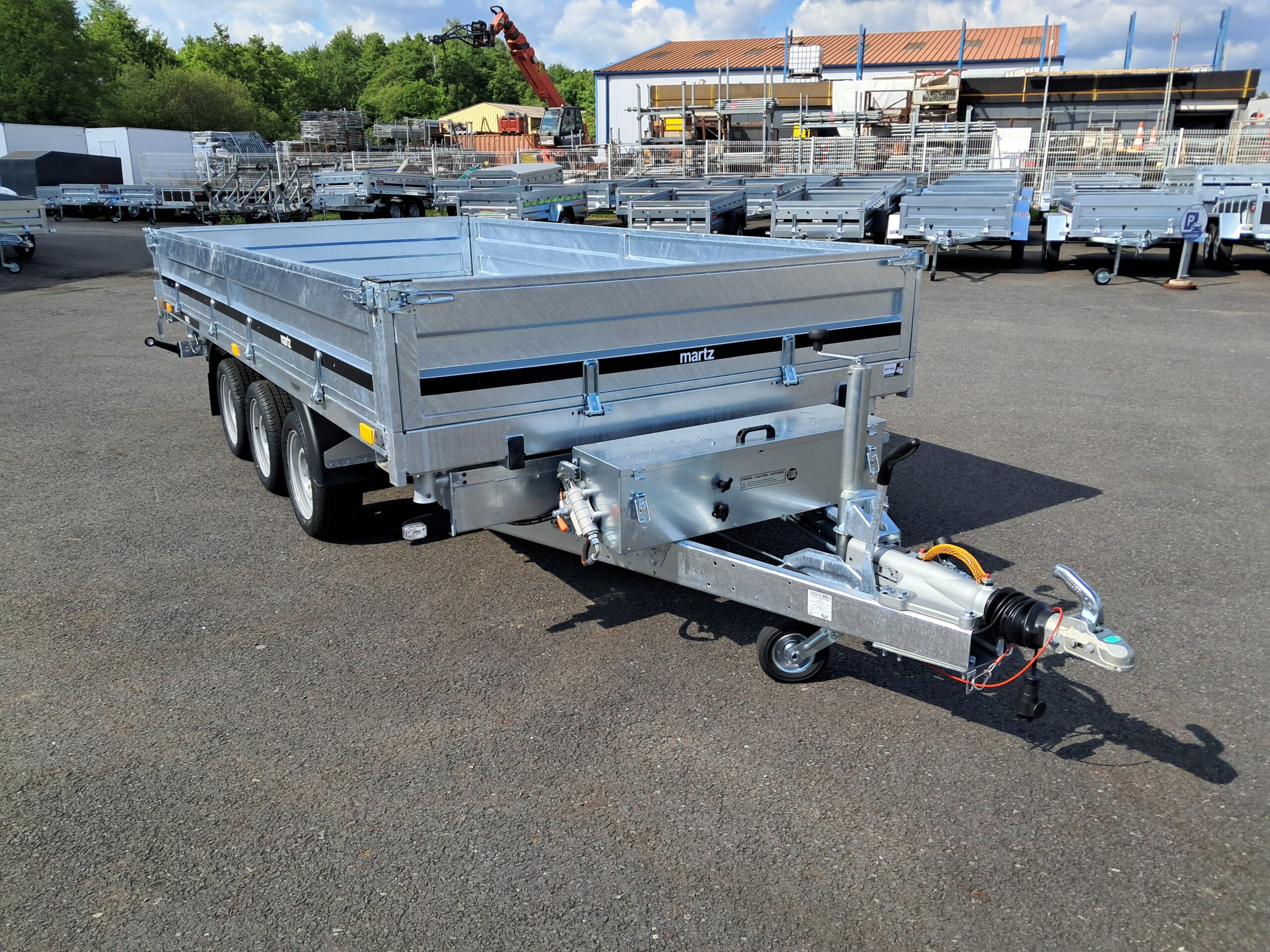 Volquete triángulo Kipper 400/3C, 4 m × 1,97 m, doble eje, PTAC de 2 200 a 3 500 kg. - Imagen 9