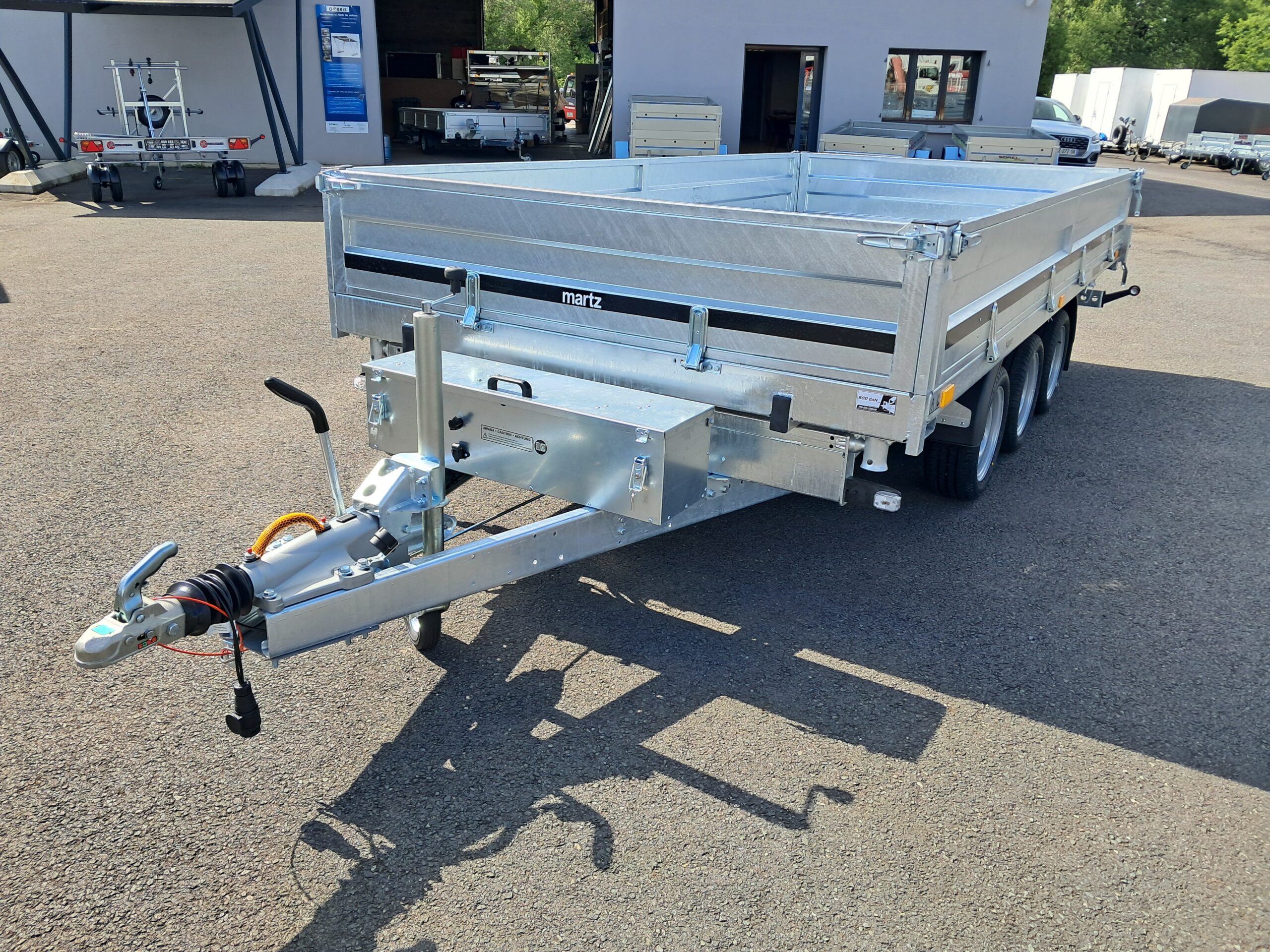 Volquete triángulo Kipper 400/3C, 4 m × 1,97 m, doble eje, PTAC de 2 200 a 3 500 kg. - Imagen 11