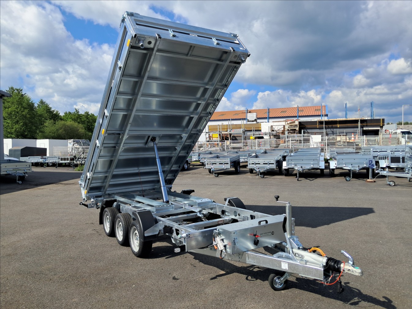 Volquete triángulo Kipper 400/3C, 4 m × 1,97 m, doble eje, PTAC de 2 200 a 3 500 kg. - Imagen 14