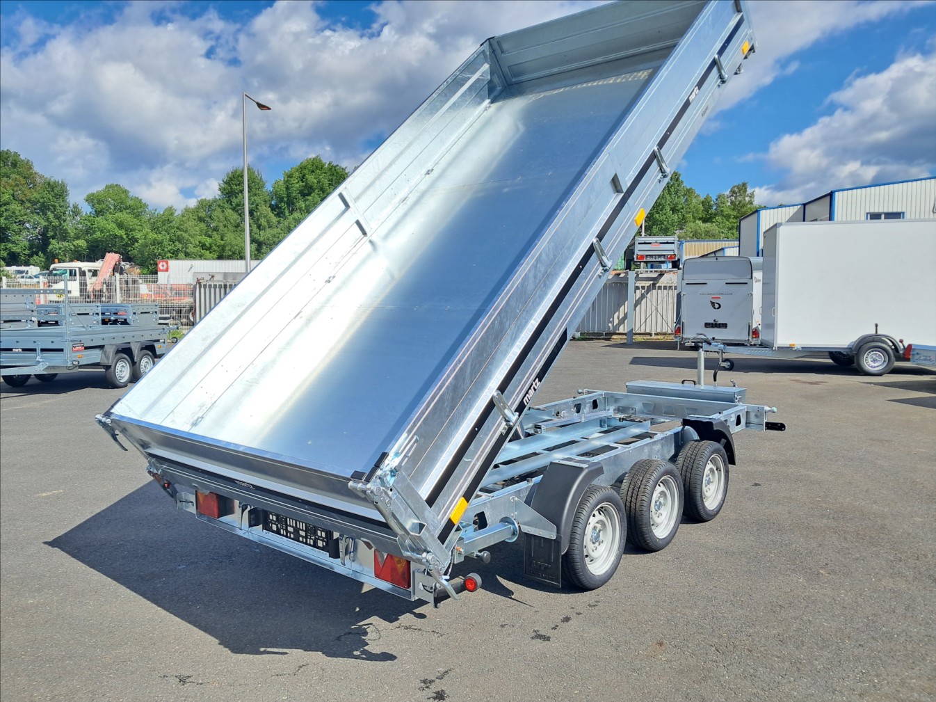 Volquete triángulo Kipper 400/3C, 4 m × 1,97 m, doble eje, PTAC de 2 200 a 3 500 kg. - Imagen 18