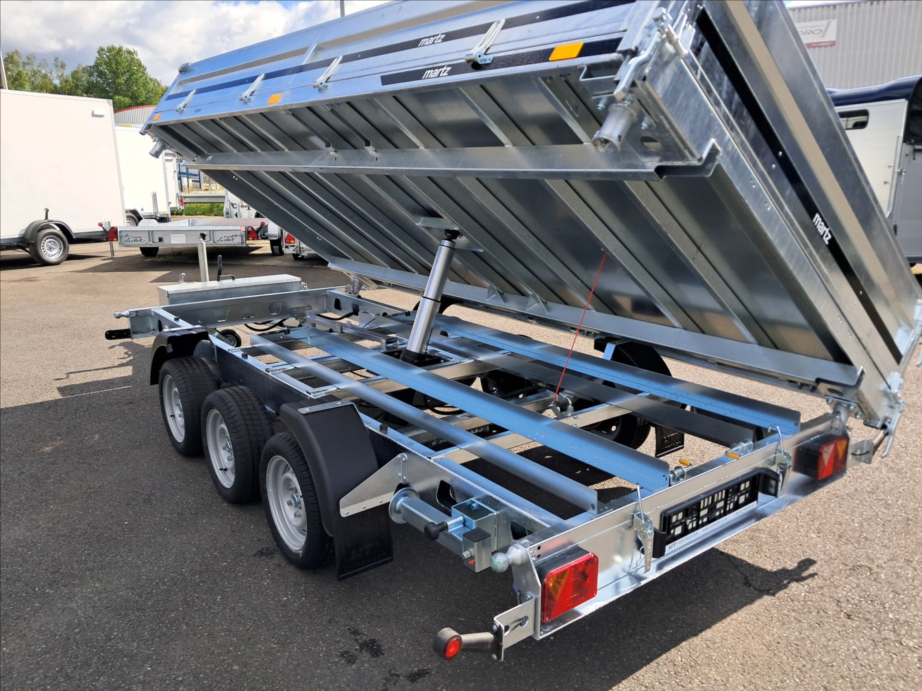 Volquete triángulo Kipper 400/3C, 4 m × 1,97 m, doble eje, PTAC de 2 200 a 3 500 kg. - Imagen 24