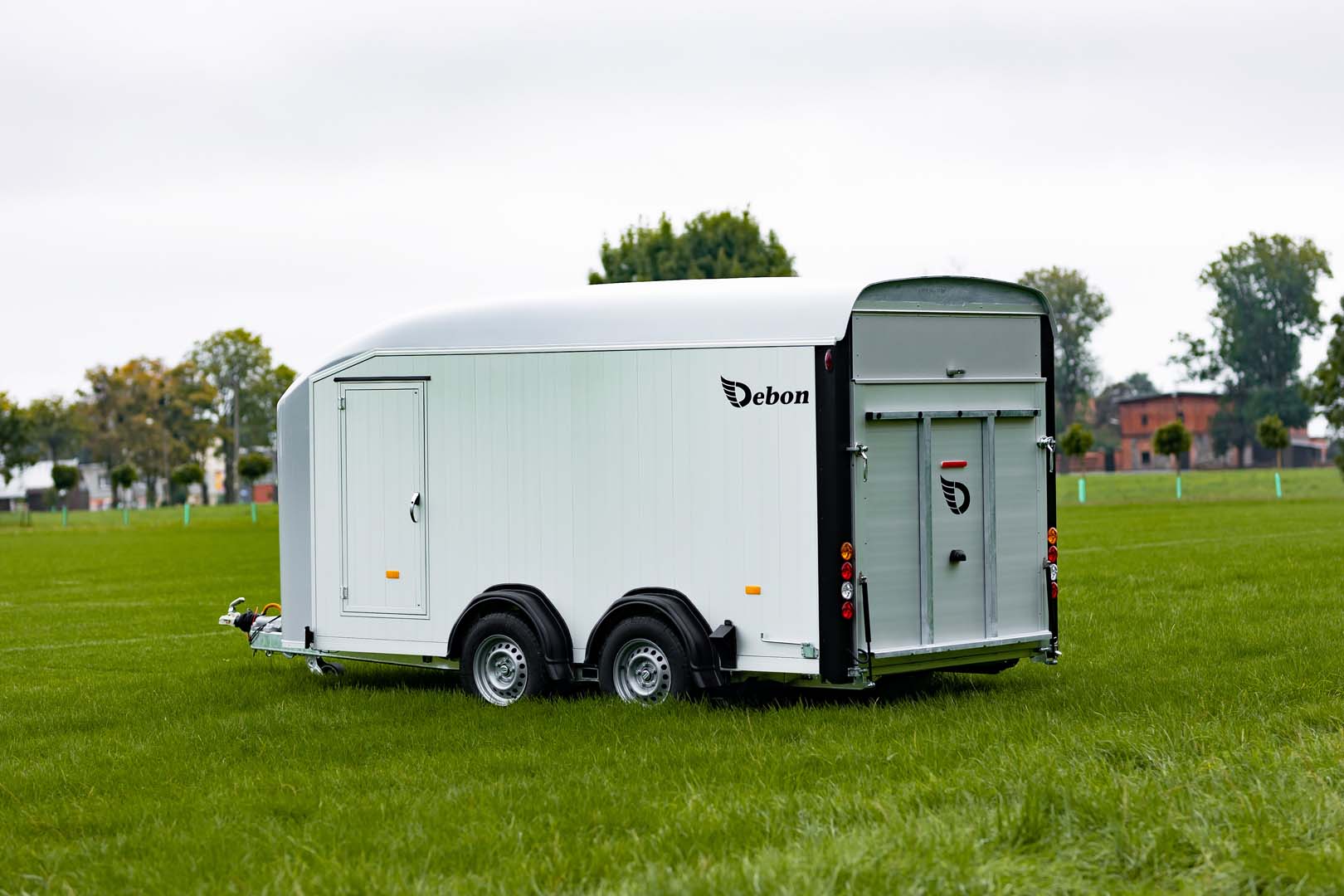 Furgón Roadster 800 Debon 441 x 206 x 206 cm - Imagen 2