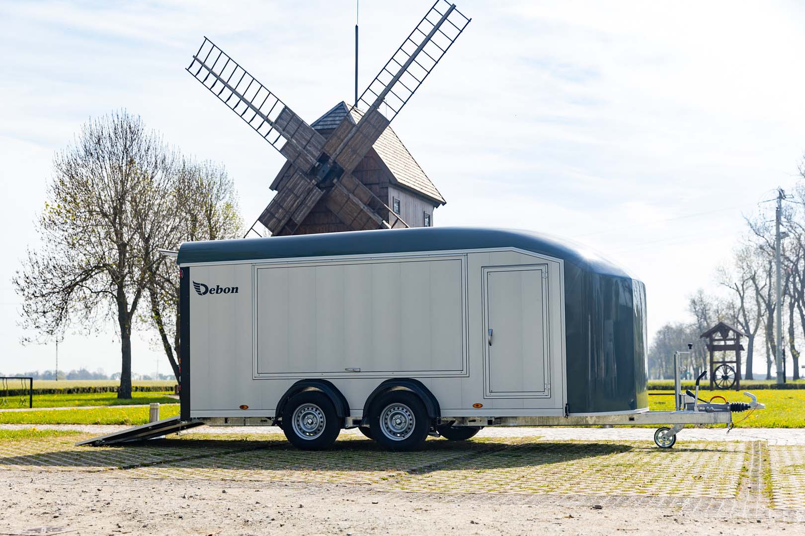 Furgón Roadster 900 Debon 509 x 206 x 206 cm - Imagen 2