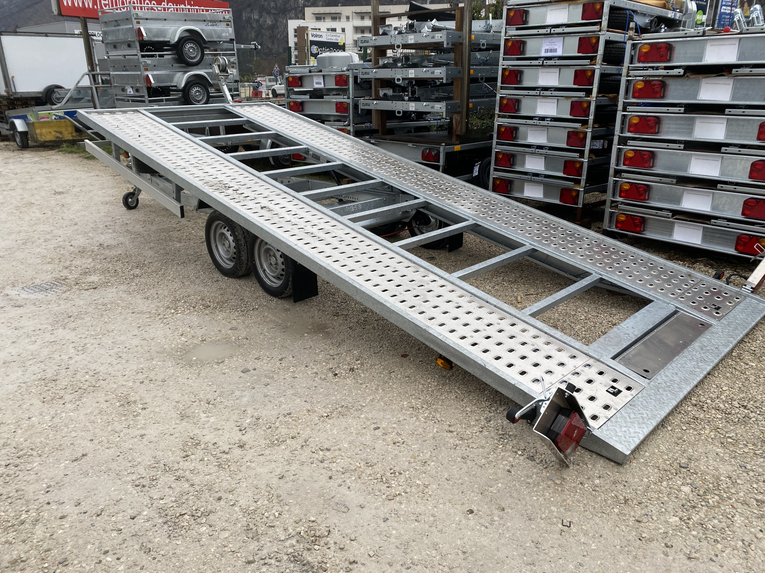 Remolque porta-coches Saturn, PTAC 2.700 kg - Imagen 3